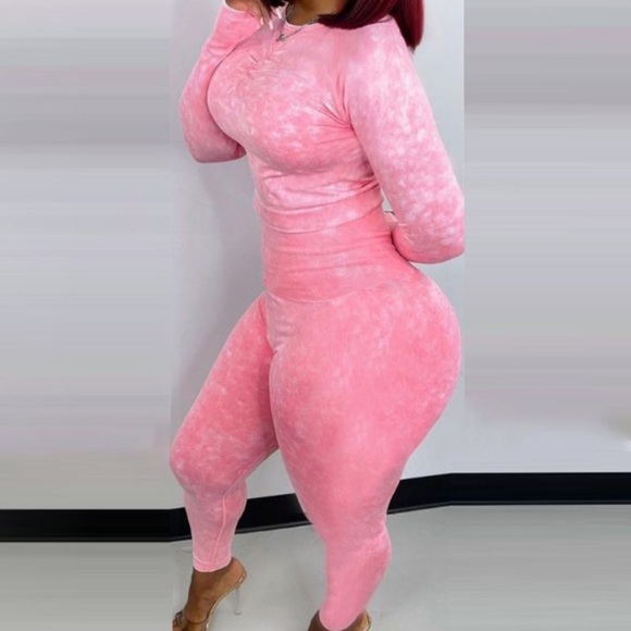 COMING SOON‼️ Long Sleeve Crop Top & High Waist Leggings Set 😍🔥❤️ - Picture 3 of 3